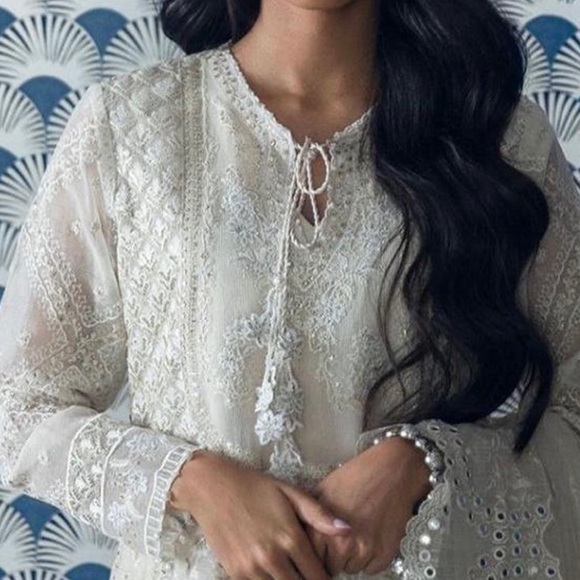 New Original Sana Safinaz Pakistani 4 piece creamish white anarkali dress - Picture 2 of 10